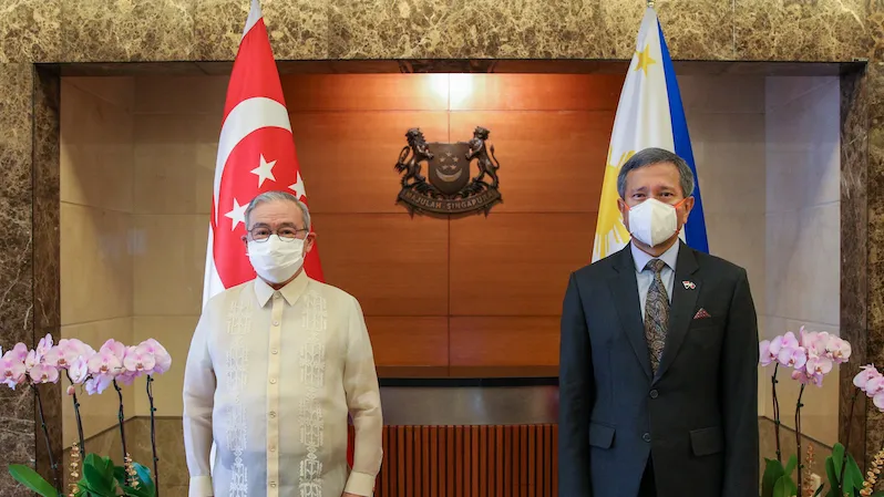 Singapore Minister for Foreign Affairs Dr Vivian Balakrishnan (right) and Philippine Secretary of Foreign Affairs Teodoro L. Locsin, Jr. (MOFA)
