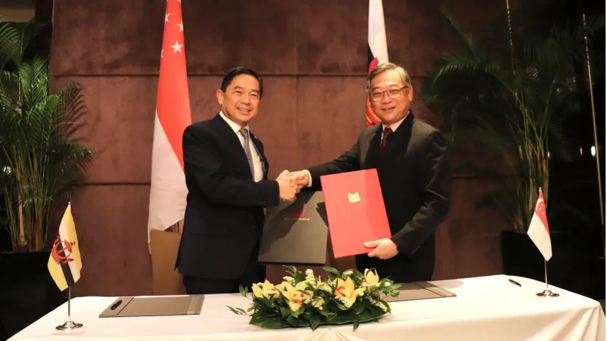 Brunei’s Minister at the Prime Minister’s Office and Minister of Finance and Economy II Yang Berhormat Dato Seri Setia Dr. Awang Haji Mohd. Amin Liew bin Abdullah and Minister for Trade and Industry Gan Kim Yong signed the two Memoranda of Understanding on the sidelines of the State Visit by His Majesty Sultan Haji Hassanal Bolkiah Mu’izzaddin Waddaulah, the Sultan and Yang Di-Pertuan of Negara Brunei Darussalam (Photo from the MTI)