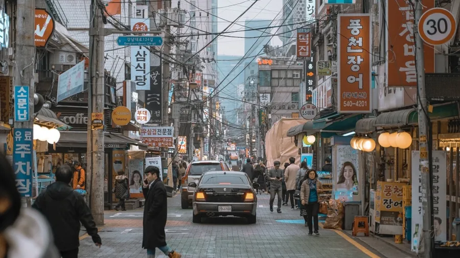 Photo by Ori Song via Unsplash.