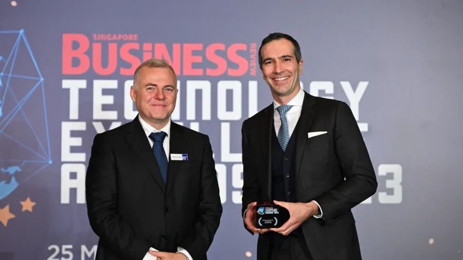 (L-R) Timothy Charlton, Chief Editor of Singapore Business Review Magazine, and Thomas Laboulle, Chief Executive Officer of Toku