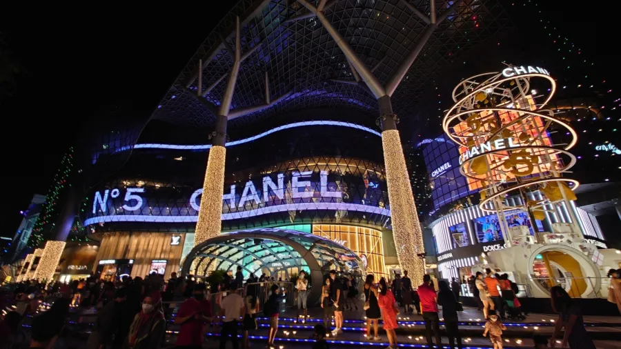 Chanel store in Orchard Road, Singapore (Photo by Lee Zheng Yuan via Unsplash).