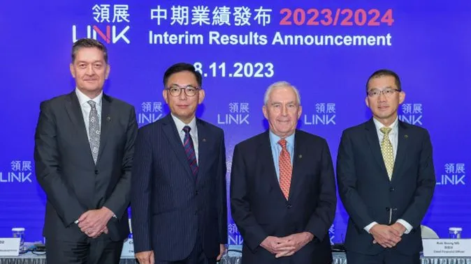 Link's Chairman Nicholas Allen (second from right). Executive Director and Chief Executive Officer George Hongchoy (second from left), Executive Director and Chief Financial Officer Kok-siong Ng (right), and Chief Operating Officer Ex. Mainland China Greg Chubb (left) announced Link REIT's 2023/2024 interim results and responded to media questions at a news conference (Photo from Link)