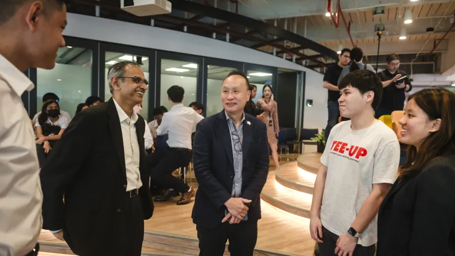 Ben Tan, Chief Distribution Officer and Chief Corporate Development Officer, Prudential Singapore (third from left) and Mr Suresh Natarajan, Principal of Institute of Technical Education (ITE) College Central (second from left) interacting with Mr Sherman Tay (second from right), Mr Byron Yap (first from left), and Miss Kaelynn Fong (first from right), Prudential Singapore’s inaugural batch of ITE interns.