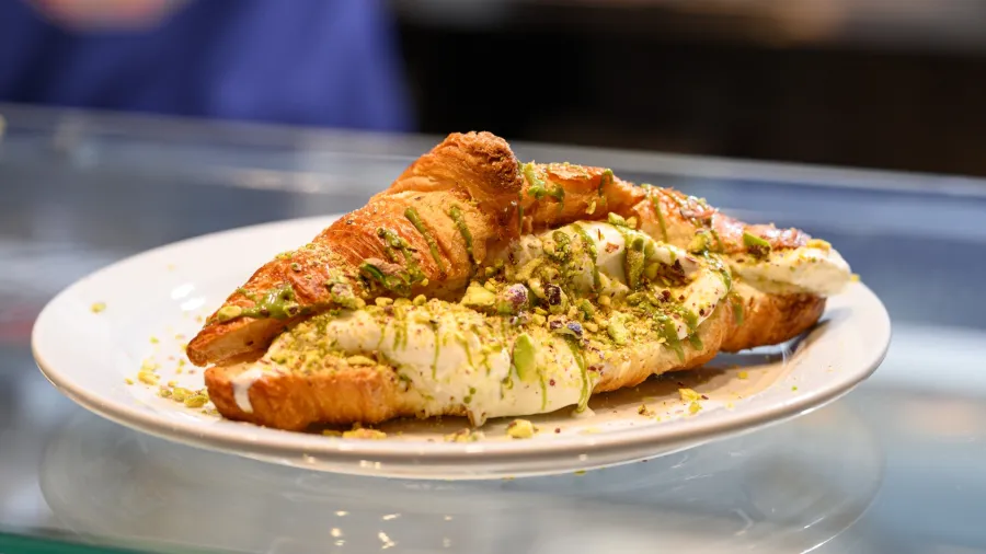 Press photo. /Badiani.