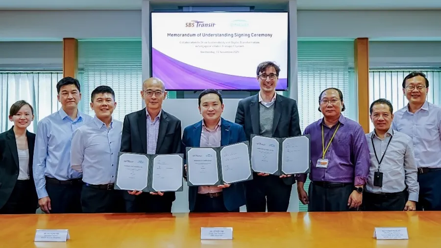 Mr Yeo Kong Nee, Managing Director of ENGIE Services Singapore, Mr Jeffrey Sim, SBS Transit Group Chief Executive Officer, and Mr Thomas Baudlot, CEO of ENGIE South East Asia (pictured centre) with executive staff during MOU signing ceremony sealing SBS Transit and ENGIE’s partnership to drive sustanability and digital transformation in Singapore’s public transport system