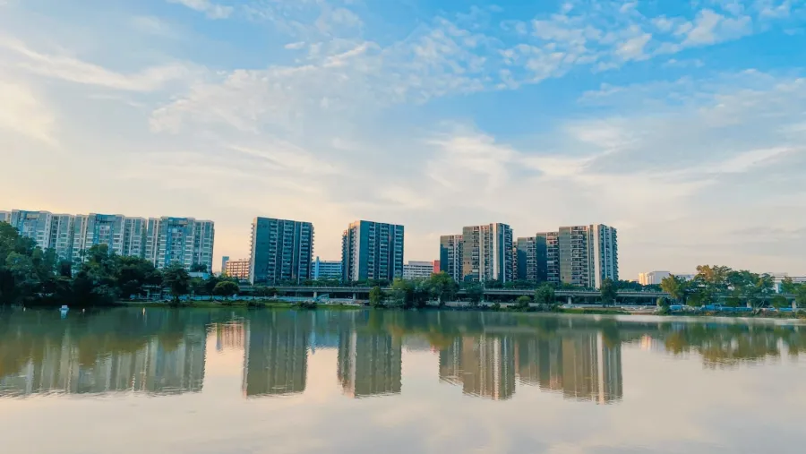 Jurong Lake Gardens (Photo by Yamin Ohmar via Unsplash).